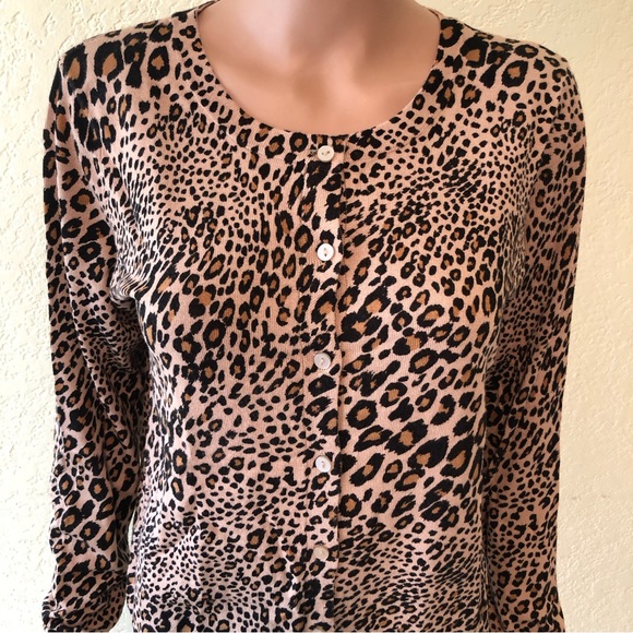 Time and TRU Women’s Size M Animal Print Button Down Sweater Leopard Cardigan - Picture 16 of 16